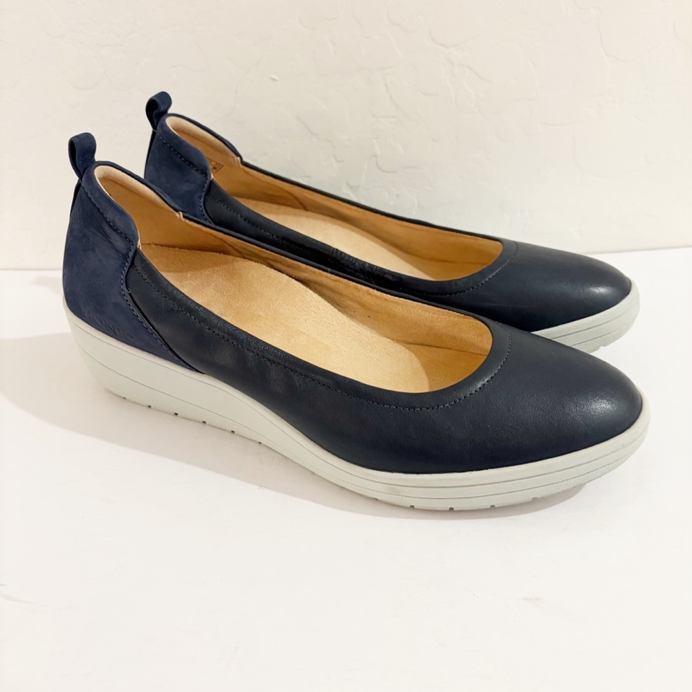 EUC Vionic Jacey Navy Blue Leather Slip On Wedge Shoes Size 9.5